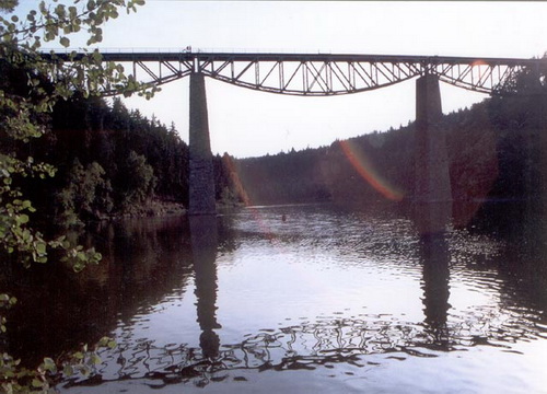 Povansk most za veernho soumraku.